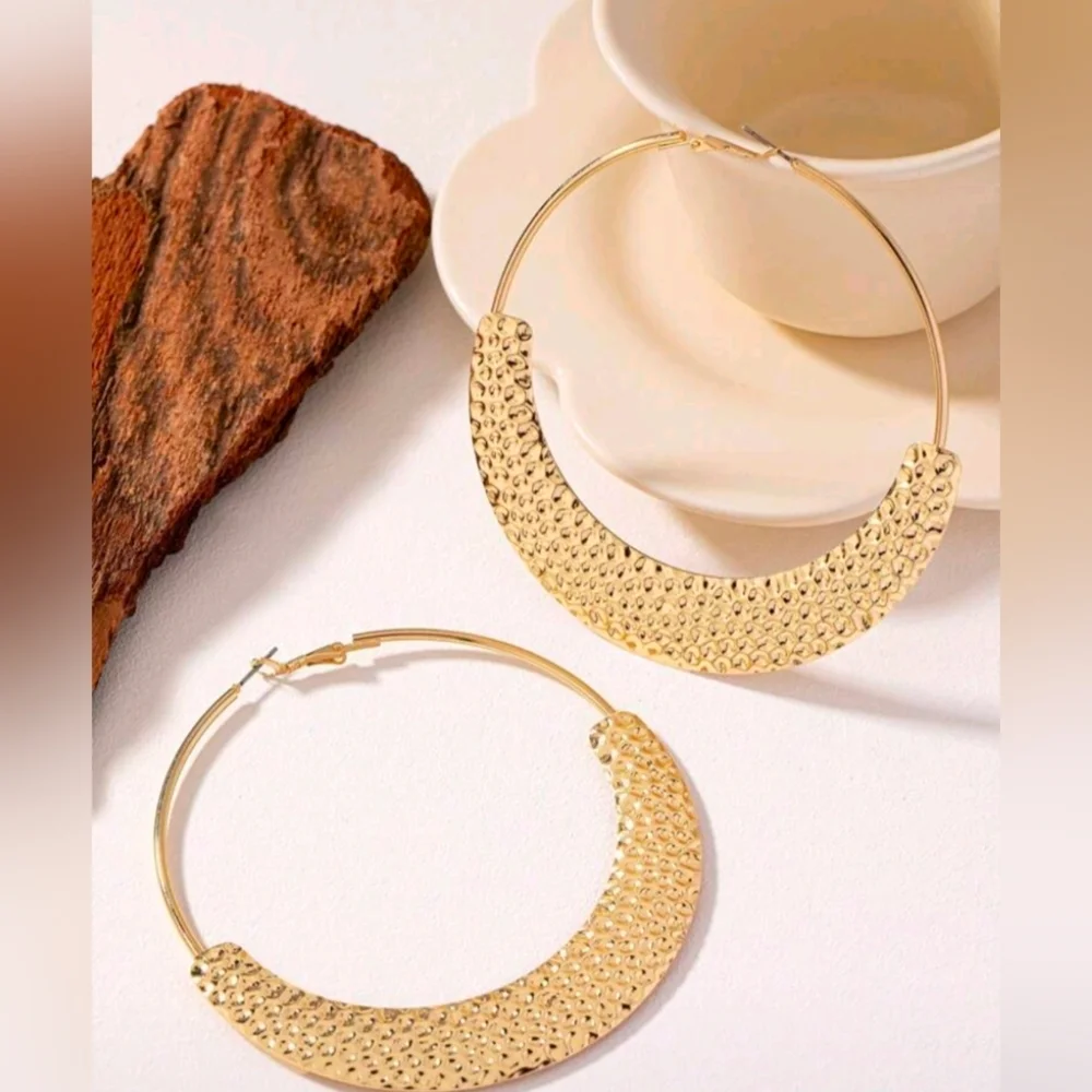 NWT Elegant Gold Hoop Earrings